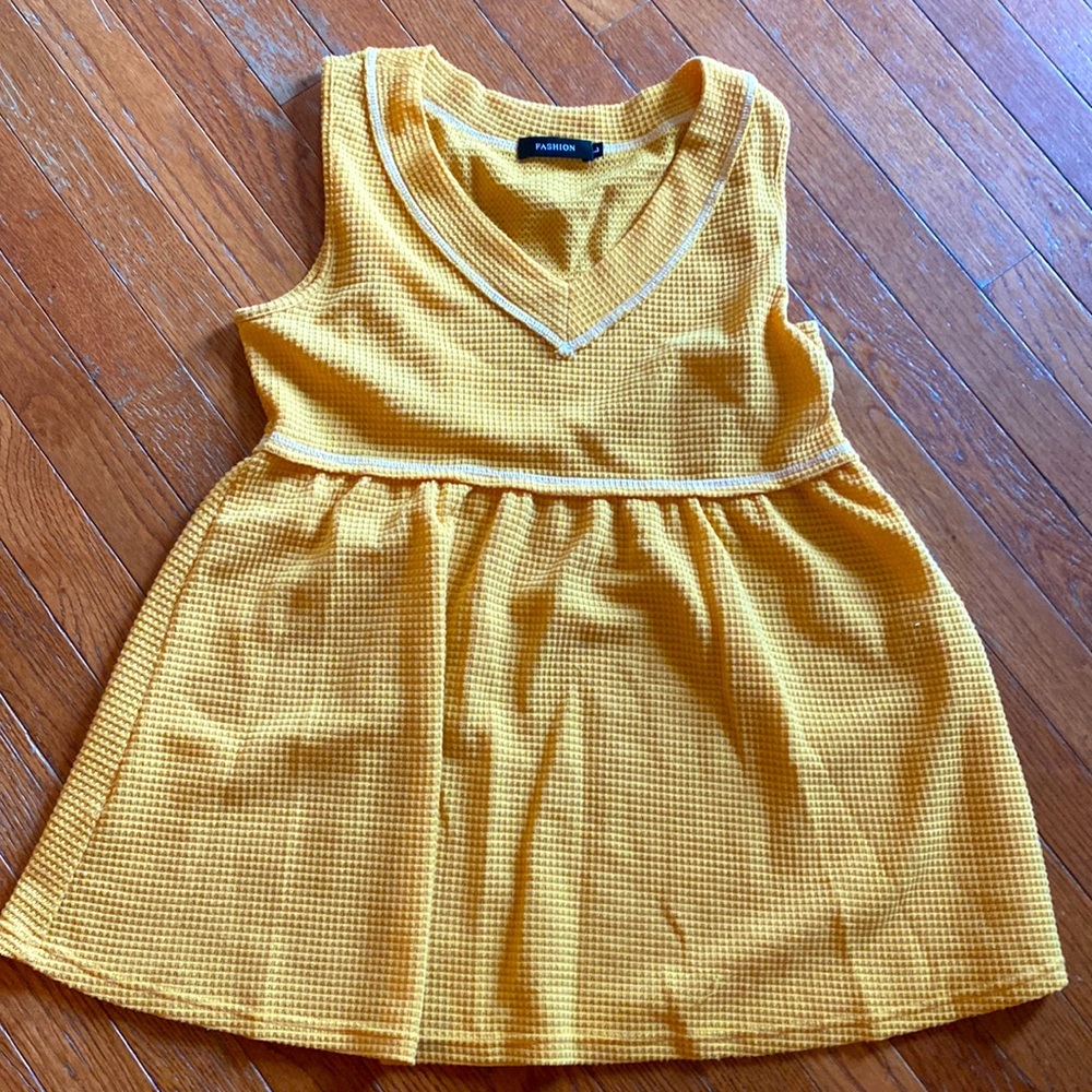 Cute sunflower 🌻 top gentle wash nice color good condition too!